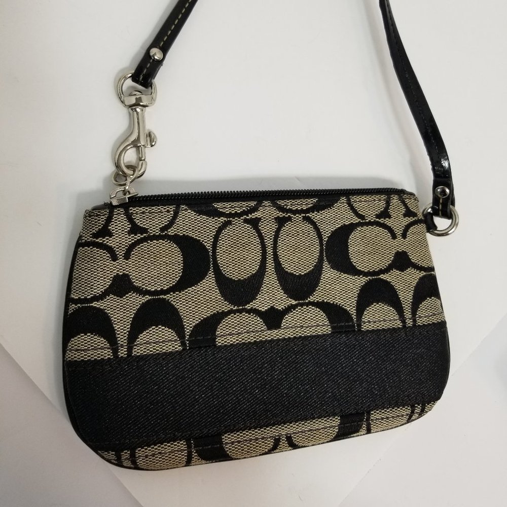 Coach Clutch Purse Handbag Logo Dinner Date Wristlet